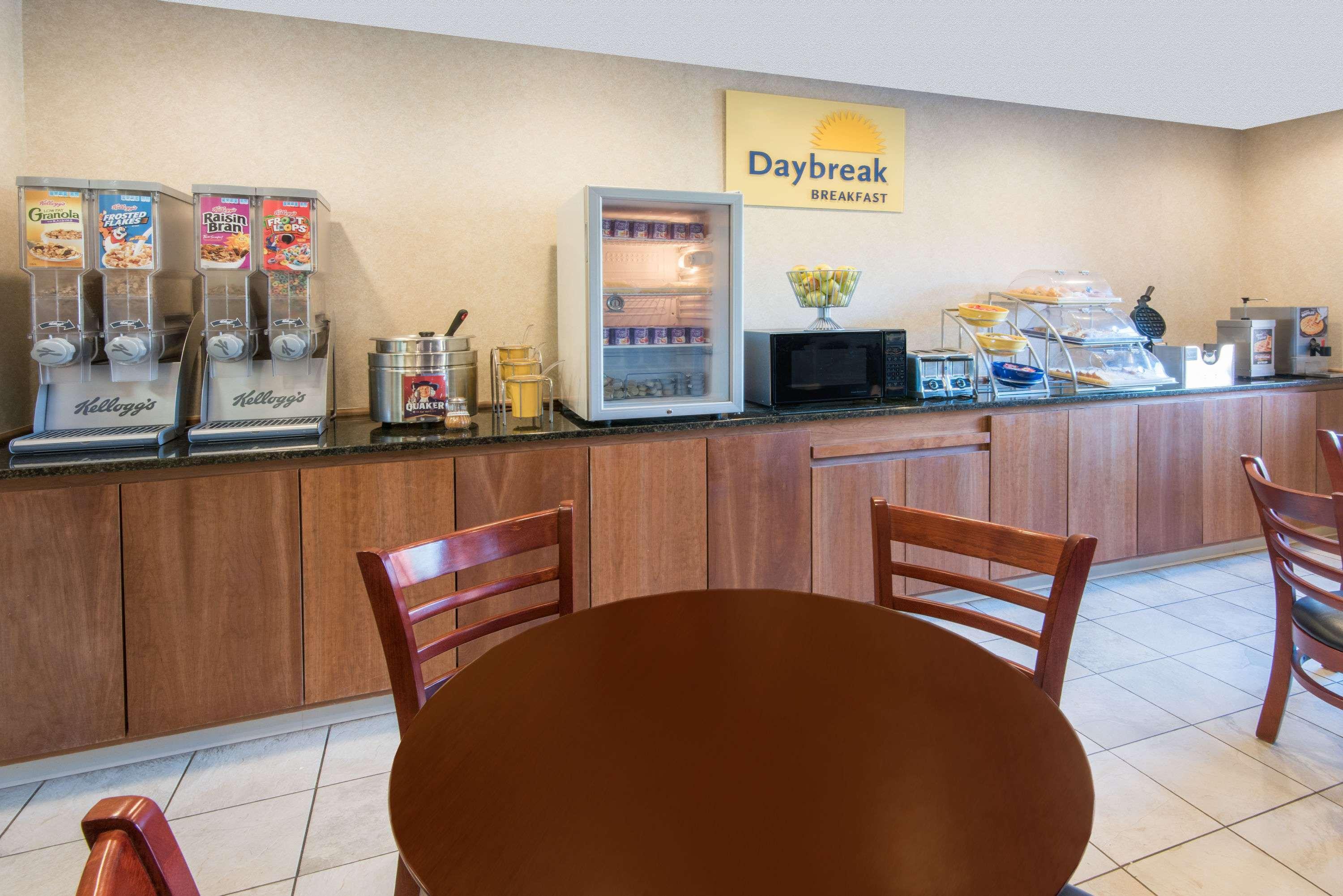 Days Inn By Wyndham Wooster Dış mekan fotoğraf