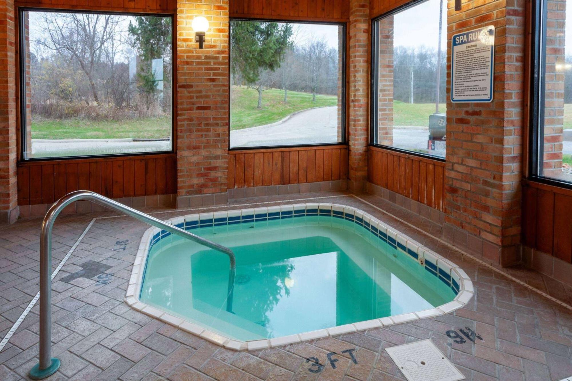 Days Inn By Wyndham Wooster Dış mekan fotoğraf